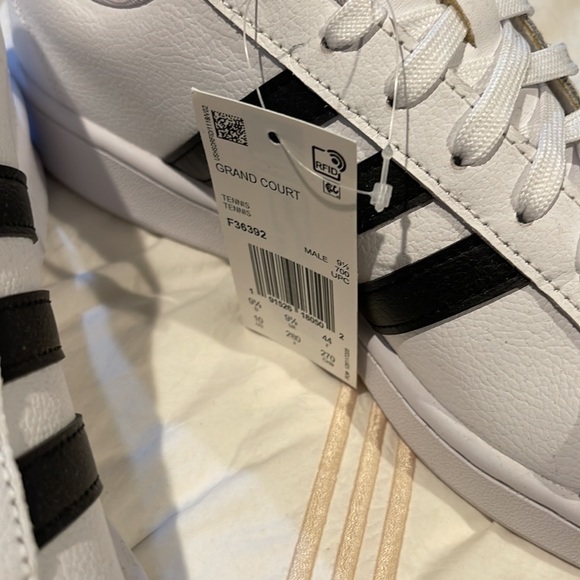 Adidas - Picture 2 of 6